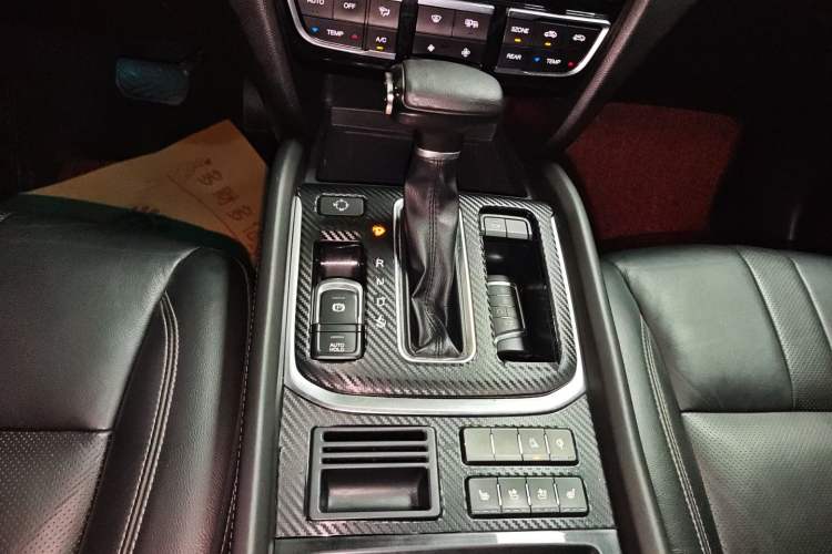 Used GAC Trumpchi GS8 2017 320T Two-Wheel Drive Luxury Smart Connectivity Version (7 Seats) Gear Lever