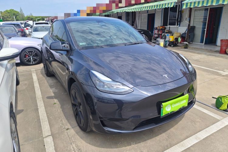 Used Tesla Model Y 2024 Rear-Wheel-Drive Version Front Right 45 Deg