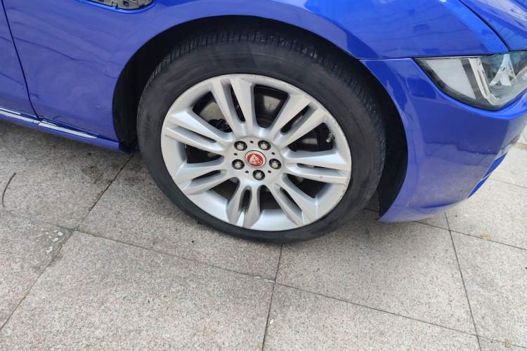 Used Jaguar XEL 2019 2.0T 200 PS Deluxe Edition Right Front Wheel Hub