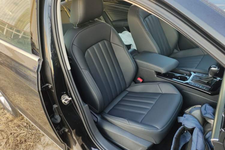 Used Volkswagen Passat New Energy 2025 430 PHEV Hybrid Business Edition Right Front Seat