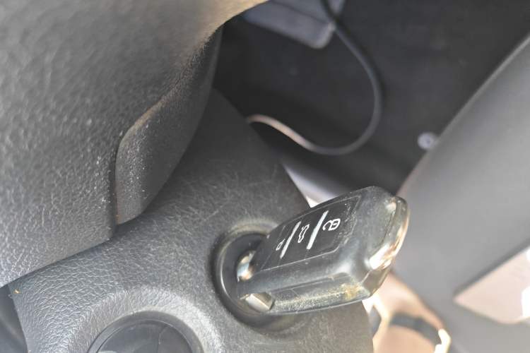 Used Volkswagen Polo 2016 1.4L Manual Fashion Model Interior 1