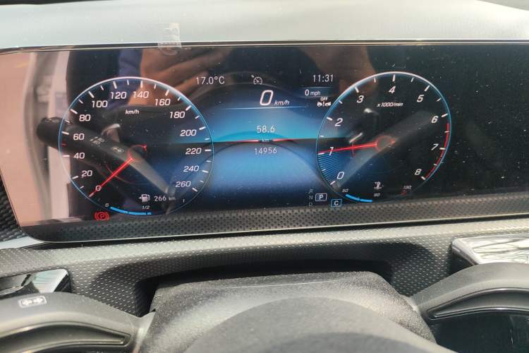 Used Mercedes-Benz A-Class 2022 Revised Version A 200 L Sport Sedan Fashionable Style Odometer Close Up