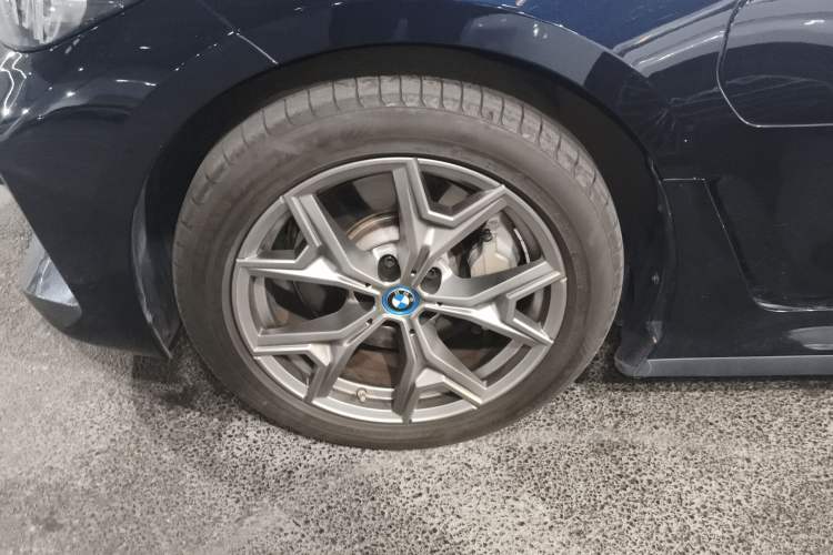 Used BMW i3 2024 eDrive 35 L Exterior 4