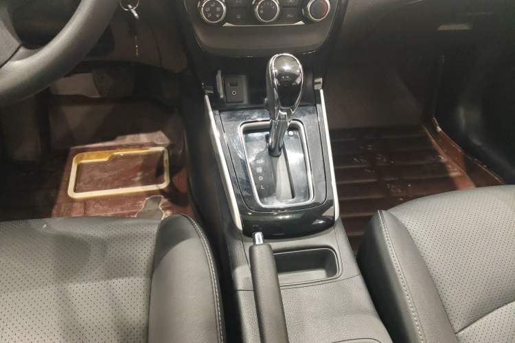 Used Nissan Sylphy 2016 1.6 XL CVT Luxury Edition Gear Lever