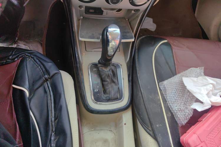 Used Brilliance Junjie FSV 2011 New Edition 1.5L Automatic Comfort Model Gear Lever