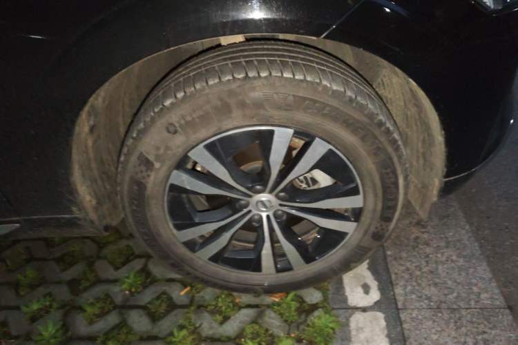 Used Volvo XC60 2024 B5 4x4 Smart Luxury Edition Right Front Wheel Hub