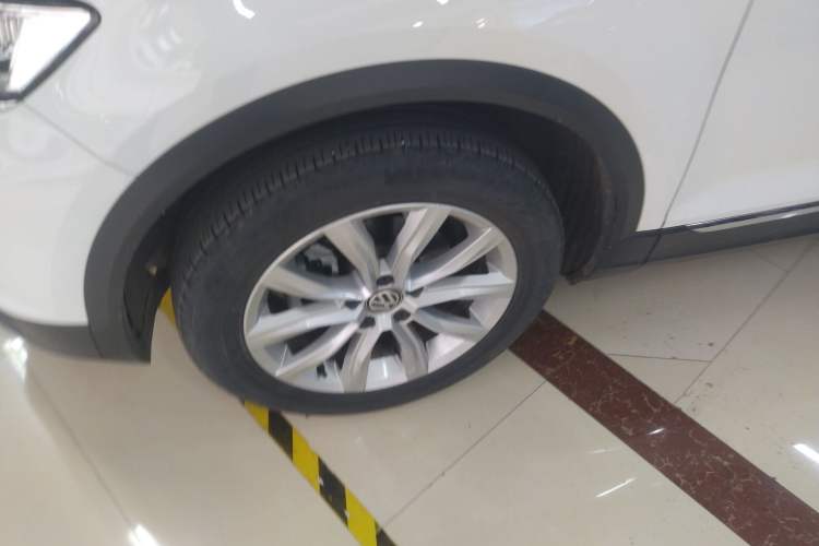 Used Volkswagen T-ROC 2019 230TSI DSG Two-Wheel-Drive Advanced Version China VI Standard Left Front Wheel Hub