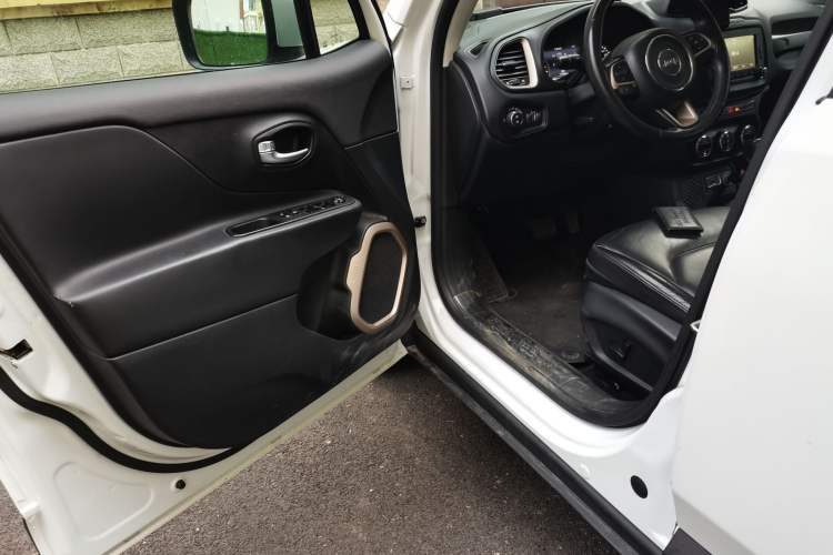 Used Jeep Renegade 2016 1.4T Automatic Smart Edition Driver Seat