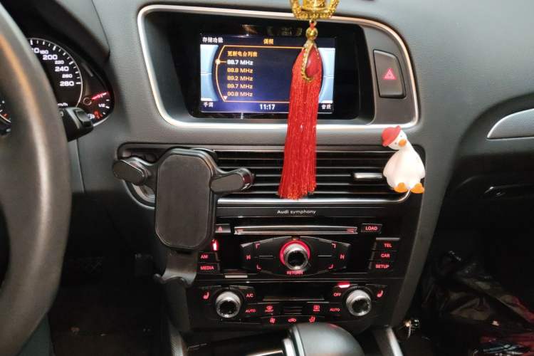 Used Audi Q5 2017 Plus 40 TFSI Technology Model Audio And AC Panel