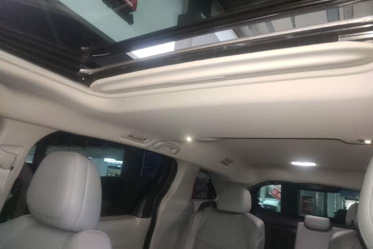 Used Toyota Granvia 2023 2.5L Hybrid Comfort Edition