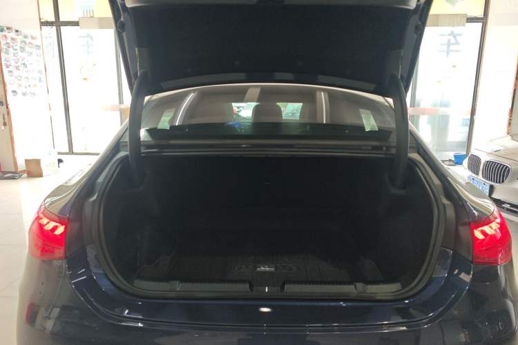 Used Mercedes-Benz EQE 2022 350 Luxury Edition Trunk