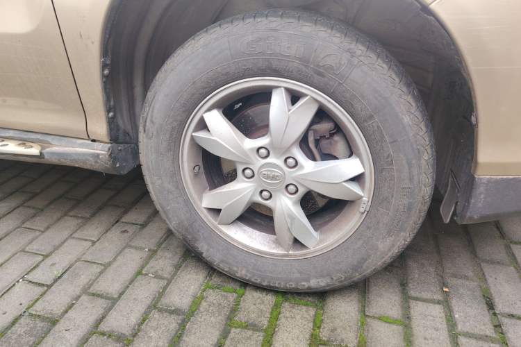 Used BYD S6 2014 2.0L Manual Luxury 5-Seater Right Front Wheel Hub