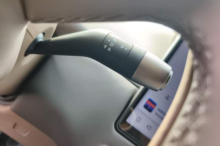 Used Li Auto i6 2025 Model Four-Wheel-Drive Standard Type Gear Lever