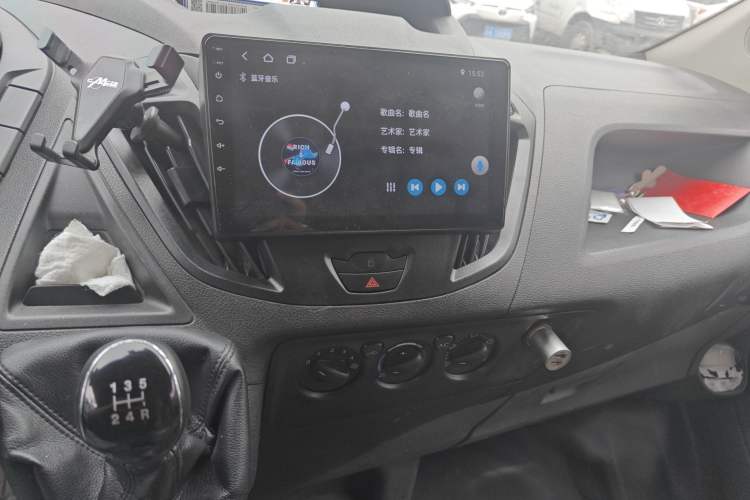 Used Ford Transit 2017 2.0T Diesel Multi-Purpose Commercial Vehicle Short Wheelbase Low Roof China V Standard