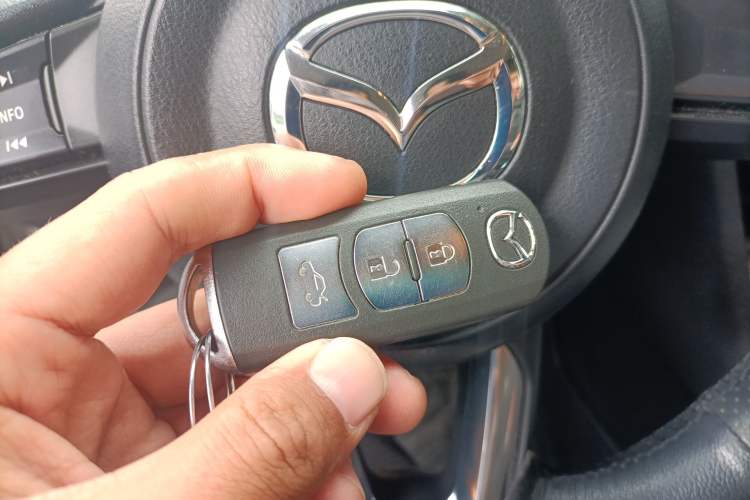 Used Mazda 3 Axela 2019 Cloud-Controlled Version Sedan 1.5L Automatic Comfort Trim China V Standard Vehicle Key