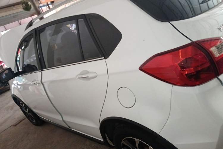 Used FAW Yingzhi G3 2016 G3S 1.5L CVT Luxury Navigation Edition
