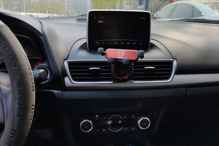 Used Mazda 3 Axela 2016 Sedan 1.5L Automatic Luxury Model