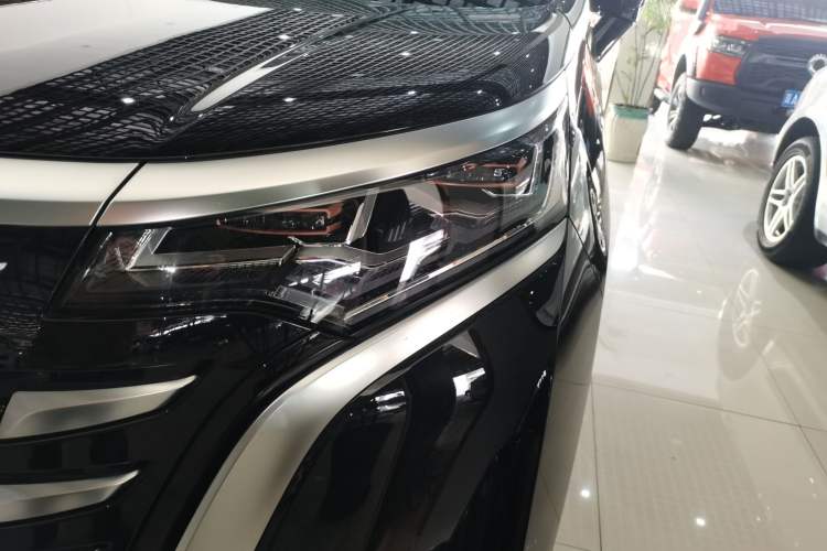 Used Denza D9 2024 DM-i 970 Luxury Model