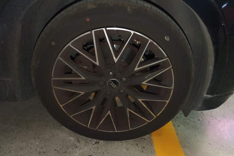 Used Audi Q5 e-tron 2023 40 e-tron Shining Edition Mecha Kit