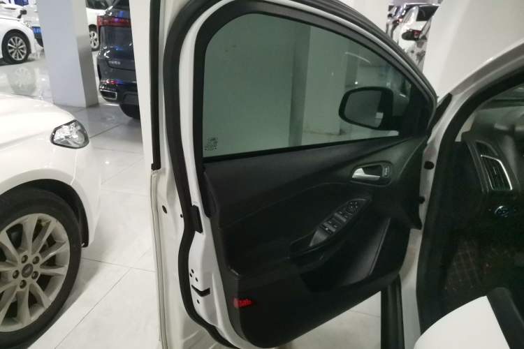 Used Ford Focus 2018 Hatchback Classic 1.6L Automatic Trendy SmartDrive Edition