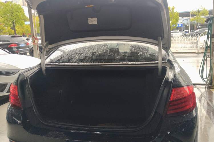 Used BMW 5 Series 2014 528Li Leading Model
