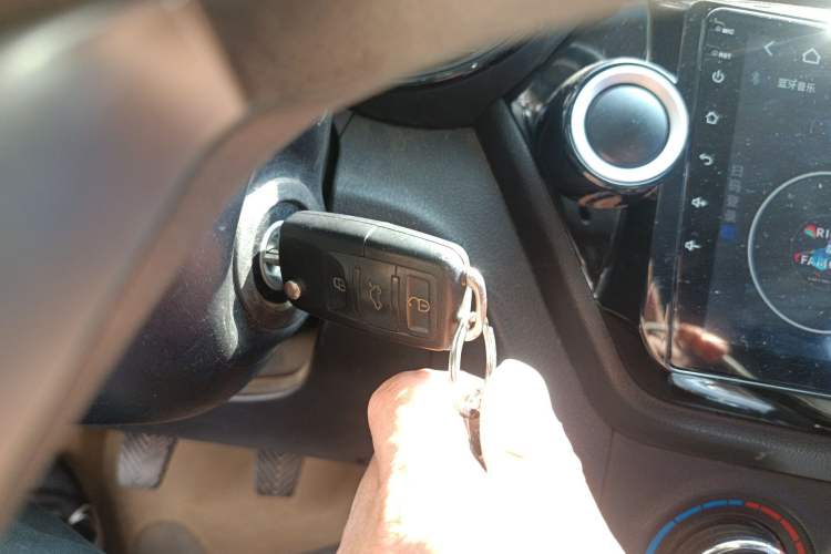 Used Kia K2 2012 Sedan 1.4L MT GLS Commemorative Edition
