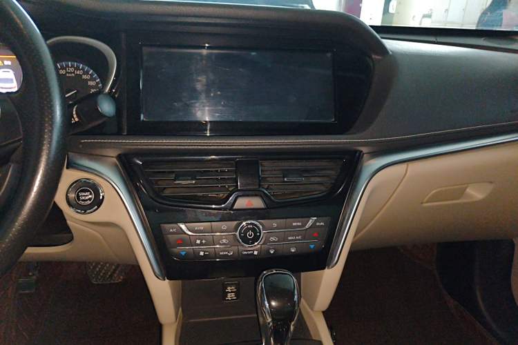 Used Venucia T90 2017 2.0L CVT Leading Edition