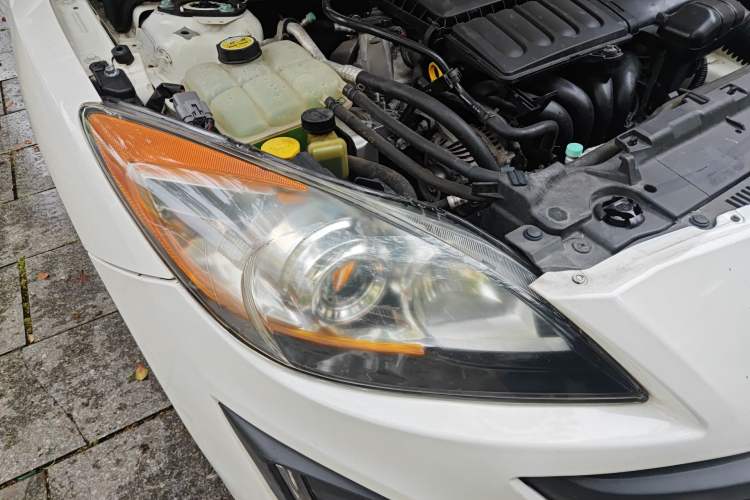 Used Mazda 3 2015 Hatchback 1.6L Automatic Elite Model Right Front Headlight