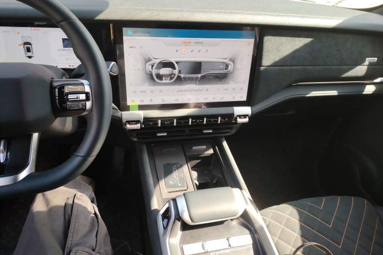 Used Deepal G318 2024 Four-Wheel-Drive Air Suspension Model
