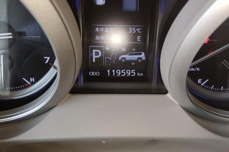 Used Toyota Prado 2016 3.5L Automatic TX-L NAVI Odometer Close Up