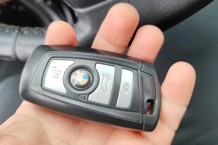 Used BMW 5 Series 2014 525Li Leading Model
