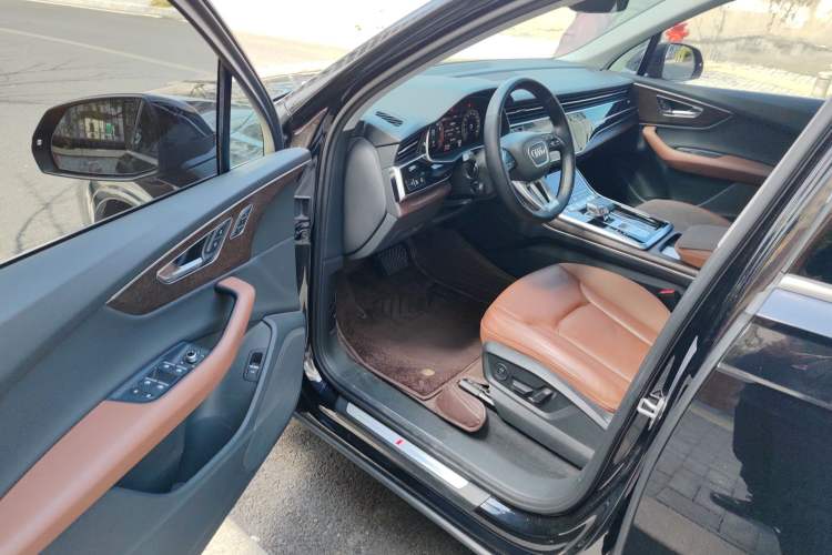 Used Audi Q7 2021 55 TFSI quattro S line Sport model
