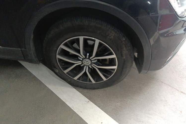 Used Volkswagen Tiguan L 2018 Facelift 330TSI Automatic Two-Wheel Drive Luxury Edition Right Front Wheel Hub