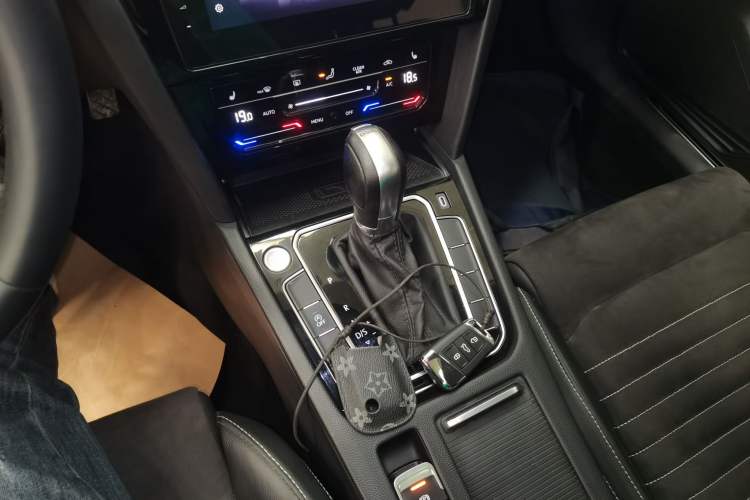 Used Volkswagen Magotan 2020 330TSI DSG Luxury Edition Gear Lever