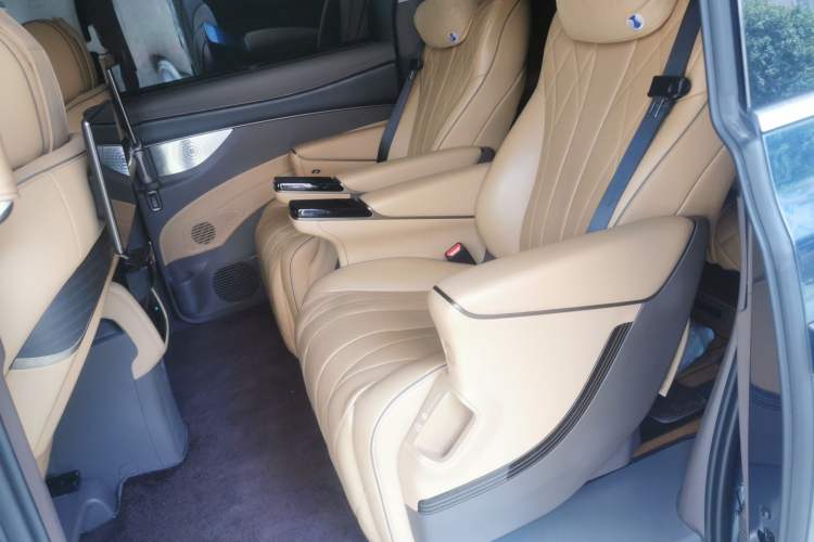 Used Denza D9 2022 DM-i 970 Four-Wheel Drive Prestige Model
