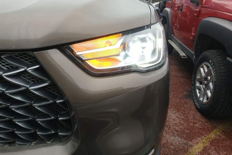 Used Great Wall Poer 2019 2.0T Commercial Version Automatic Gasoline Two-Wheel Drive Elite Trim with Long Bed – GW4C20B Left Front Headlight