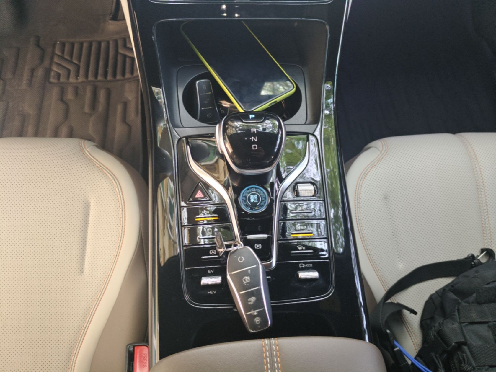 BYD Qin PLUS 2024 HONOR Edition DM-i 55KM Leading Model — снимка 16