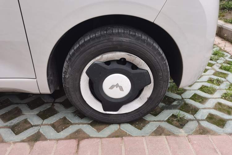 Used Wuling Hongguang MINIEV 2024 3rd Generation 215km Youth Edition Right Front Wheel Hub