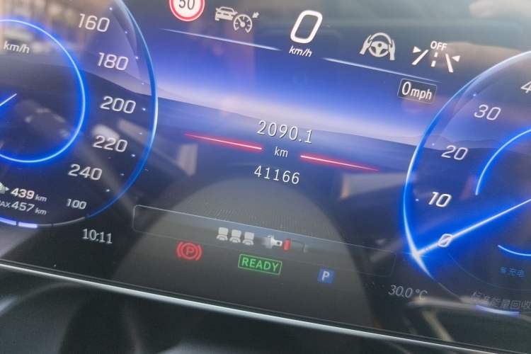 Used Mercedes-Benz EQE 2022 350 Luxury Edition Odometer Close Up