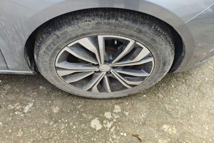 Used Peugeot 308 2016 1.6L Automatic Luxury Edition Right Front Wheel Hub
