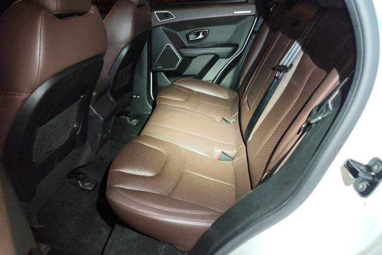 Used Land X7 2015 2.0T Panoramic Prestige Edition Left Rear Seat