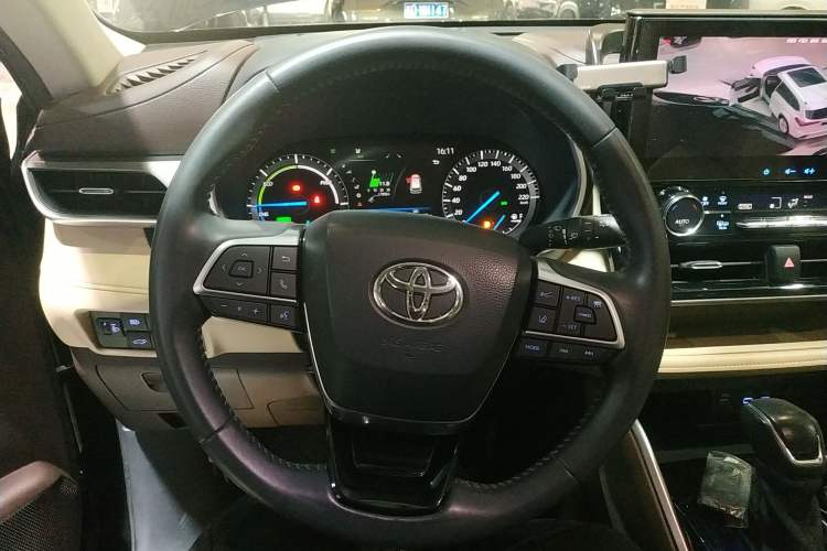 Used Toyota Highlander 2022 Dual-Engine 2.5L Four-Wheel Drive Prestige Version 7 Seats Steering Wheel