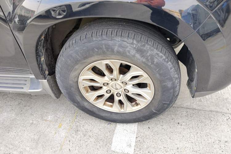 Used JMC Yusheng S350 2016 2.0T Automatic 4x4 Gasoline Luxury Version with Sunroof 7 Seats Right Front Wheel Hub