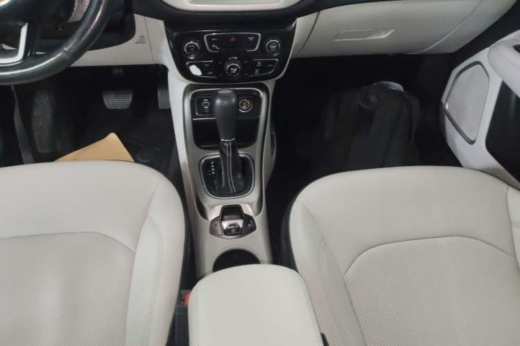 Used Jeep Compass 2017 200T Automatic Family Edition
