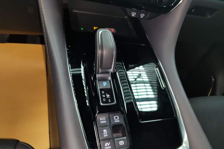 Used Toyota Vellfire 2024 Crown Dual-Engine 2.5L Supreme Executive Edition Gear Lever
