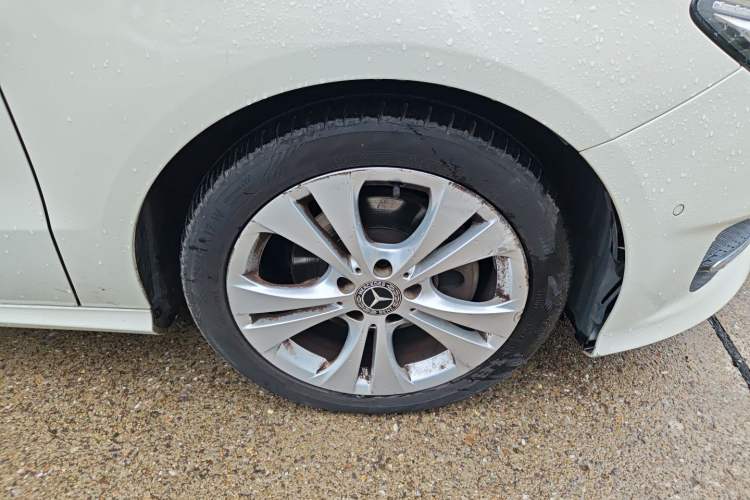 Used Mercedes-Benz B-Class 2017 B 200 Sport Edition Right Front Wheel Hub