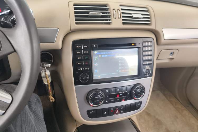 Used Mercedes-Benz R-Class 2011 R 300 L Business Model Audio And AC Panel