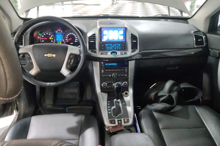 Used Chevrolet Captiva 2015 2.4L 4x4 Flagship Edition 7-Seater
