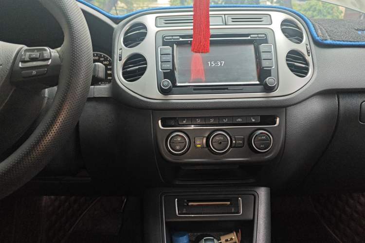 Used Volkswagen Tiguan 2015 2.0 TSI Automatic All-Wheel Drive Luxury Edition
