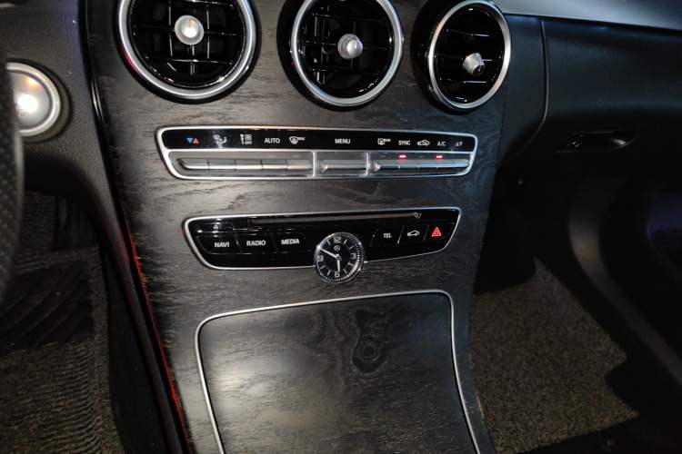 Used Mercedes-Benz C-Class 2018 C 180 L Fashion Edition Sport Version Audio And AC Panel